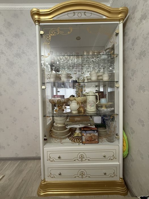 Сервант в отличном состояни