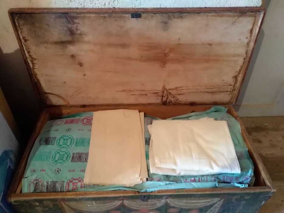 Старинни ризи черги скринове