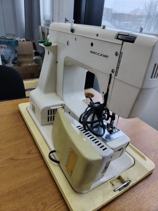 Mașină de cusut Riccar Free Arm anii 70-80