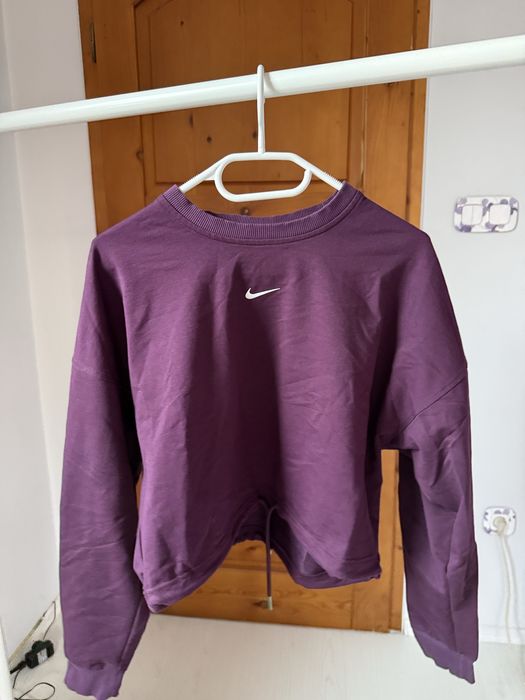 Къс дамски суитшърт Nike - спортен модел