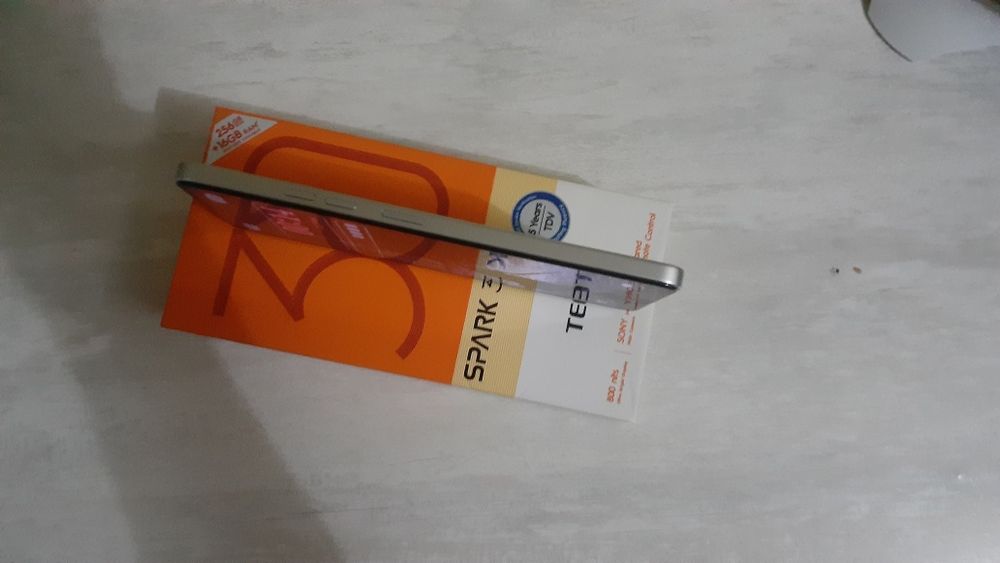 Продам Tecno spark 30, в идеале телефон