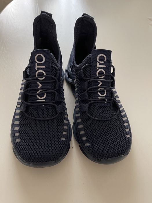 Кроссовки  35 размер новые