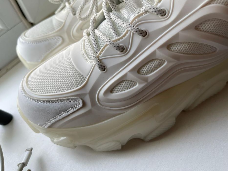 Кроссовки необычные 39