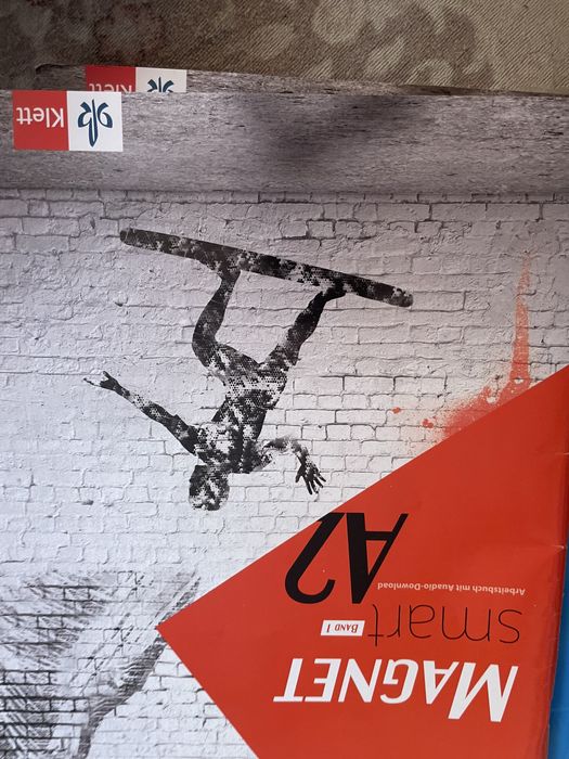 Продавам учебници