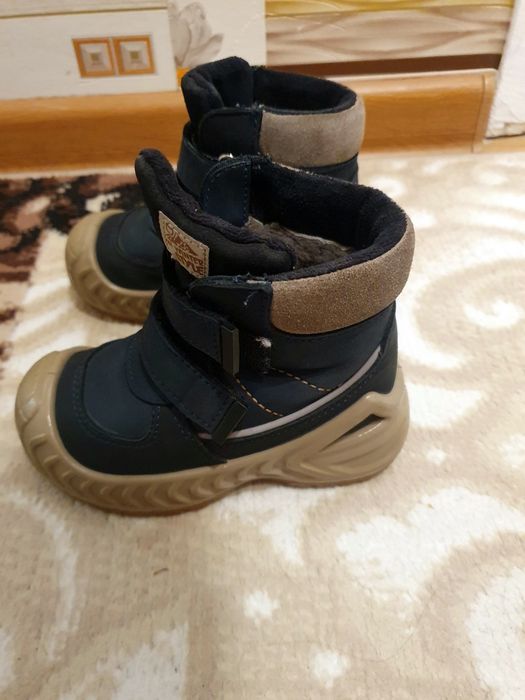 Продам ботинки зимние детские