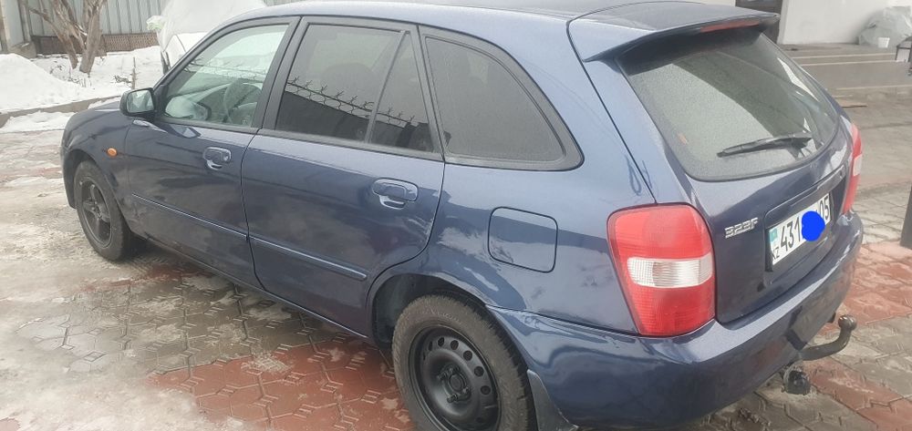 Мазда 323,  хетчбек