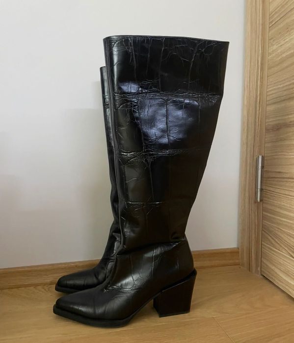 Кожени ботуши на Answear Lab