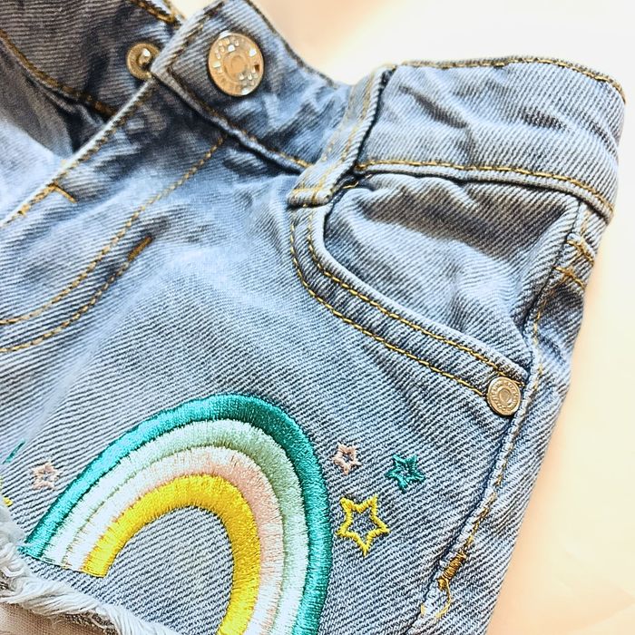 Детски дънкови шорти Denim & Co с цветна бродерия на дъга, р-р 2-3 г. (98 см)
