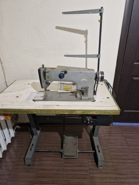 Продам швейные машинки, ткань, ковролан
