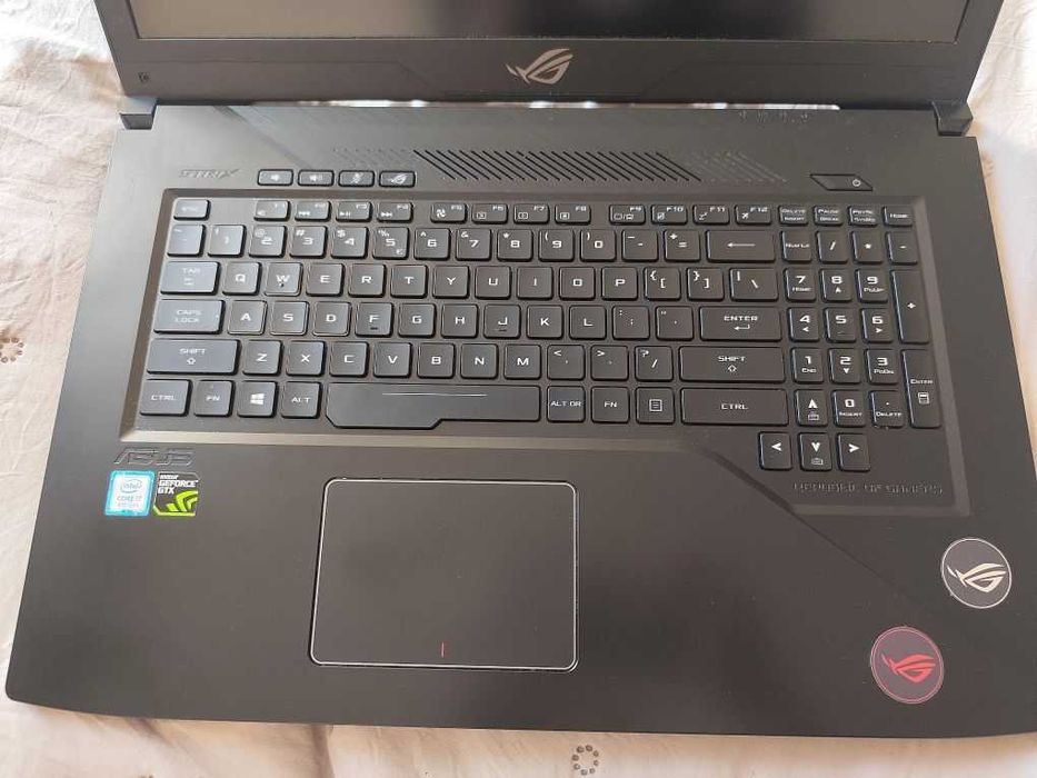 Laptop Gaming Asus Rog Strix 17" i7-8750H 16GB RAM GTX 1050Ti 256GB
