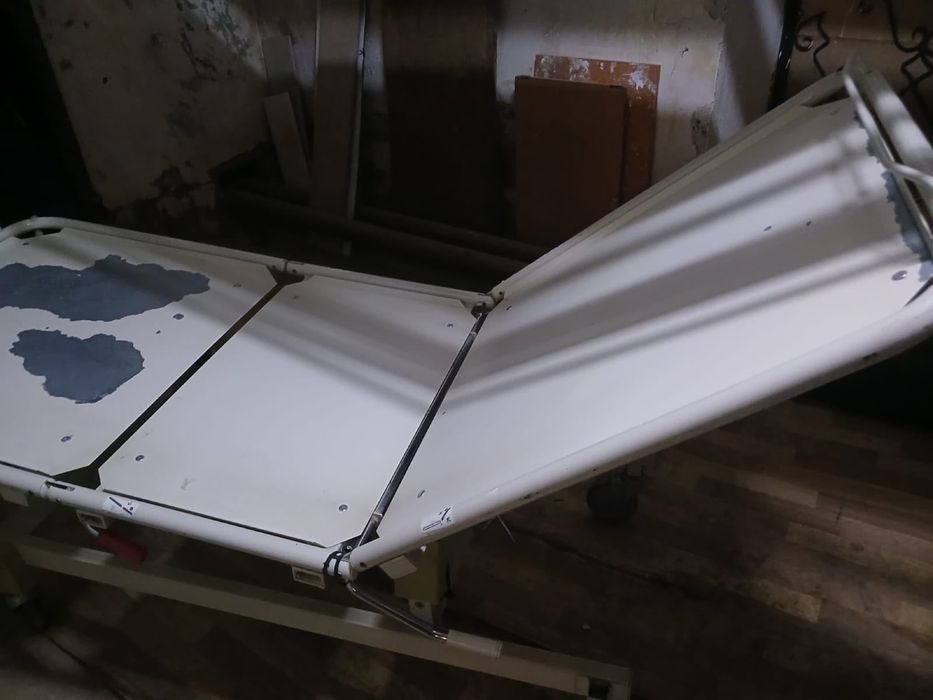 Кровать для лежащих людей