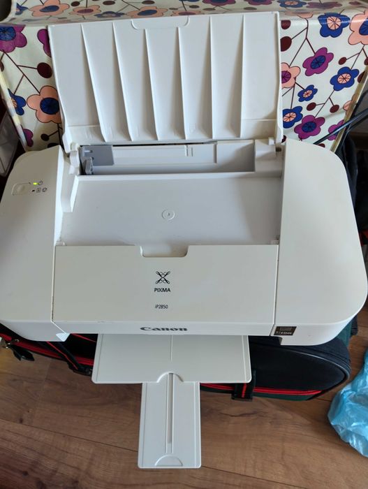 Продавам цветен принтер canon