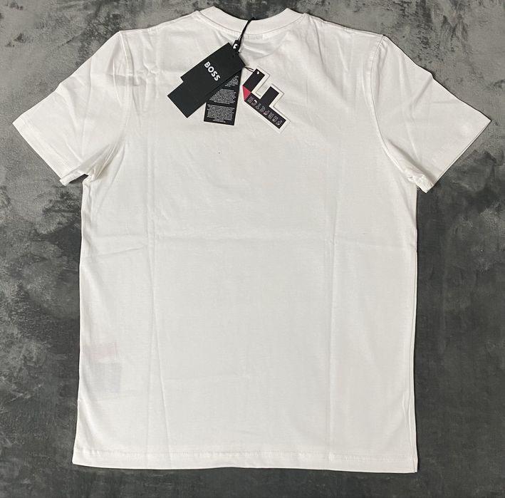 Vand tricou nou de barbati Boss