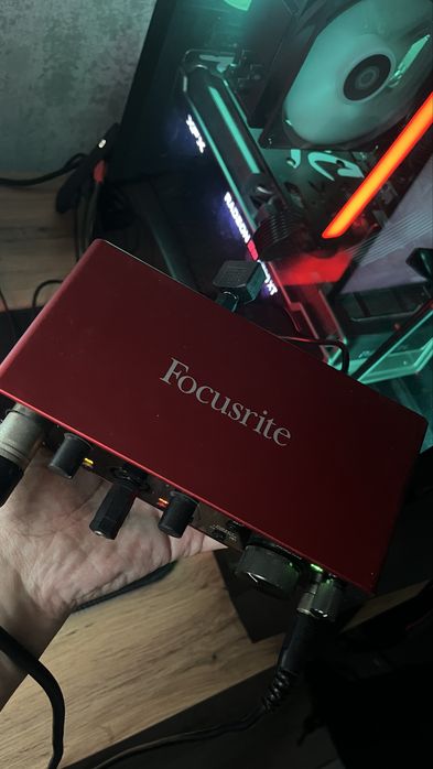 Focusrite scarlett 2i2 3 gen, срочно !