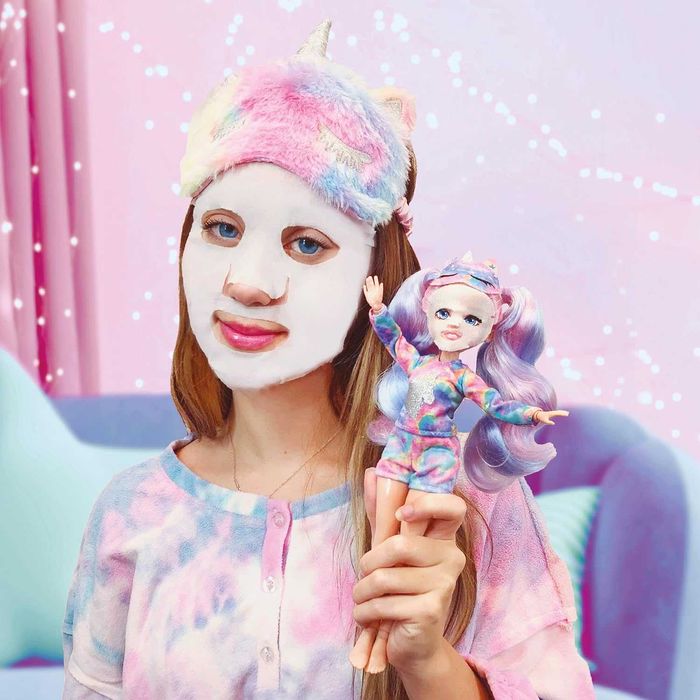 Красива кукла Glo-up girls с дрехи и аксесоари за гримиране InstaGlam