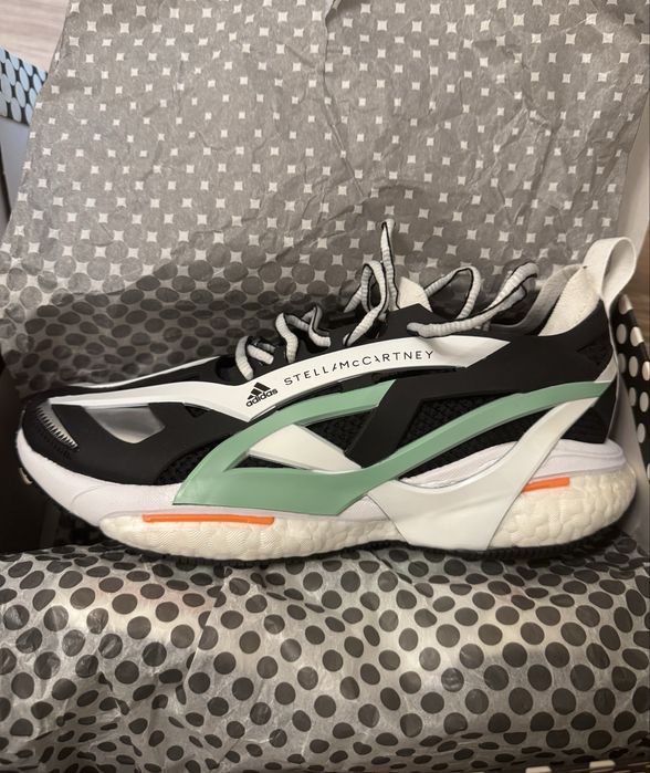 Кроссовки женские