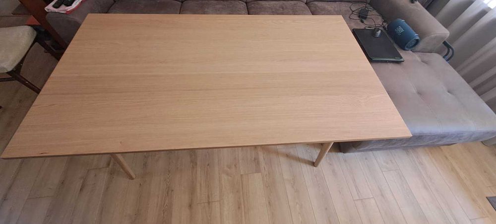 Масивна трапезна маса