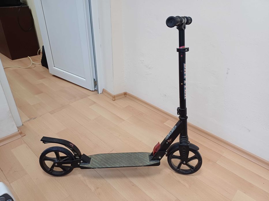 Продавам тротинетка/скутер марка "BAYTTER" до 100 кг.