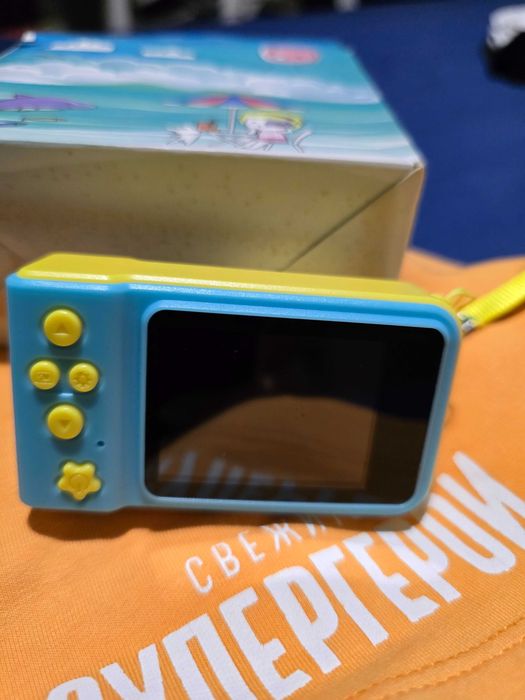 Лот детски шорти + дигиталнa детска камера с карта памет 2GB