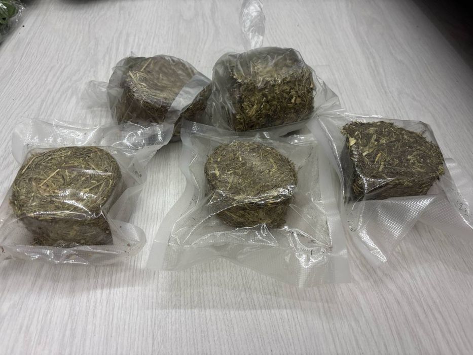 Продам клетку для шиншилл+вкусняшки