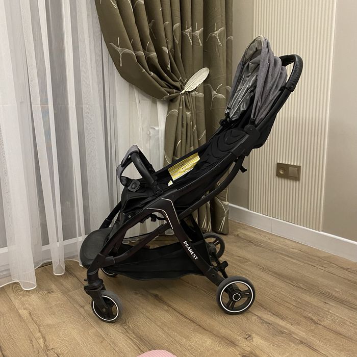 Коляска прогулочный