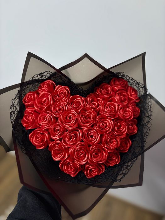 Buchet de trandafiri din satin
