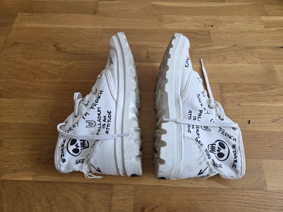 Trappers Palladium albi, marimea 39, albi cu scris negru