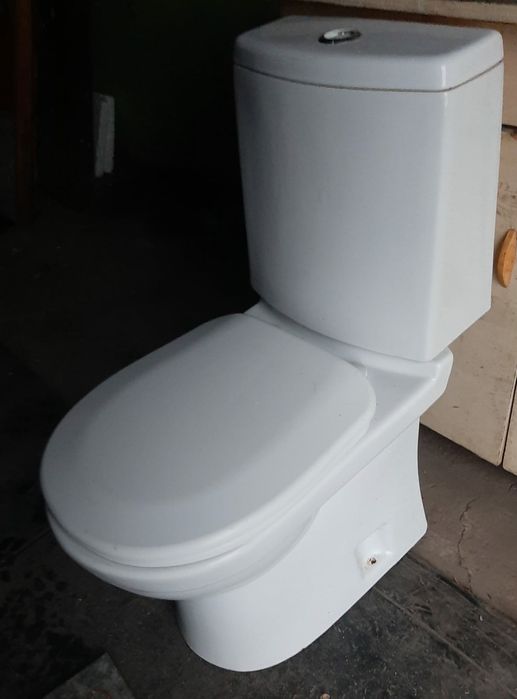 Продам унитаз хорошим состояние