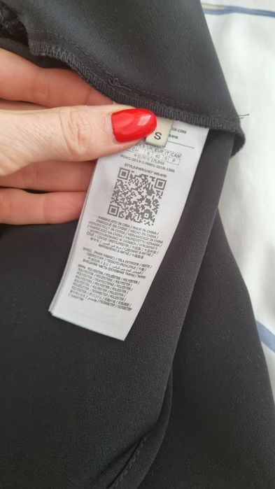 Bluza Guess neagra marimea S