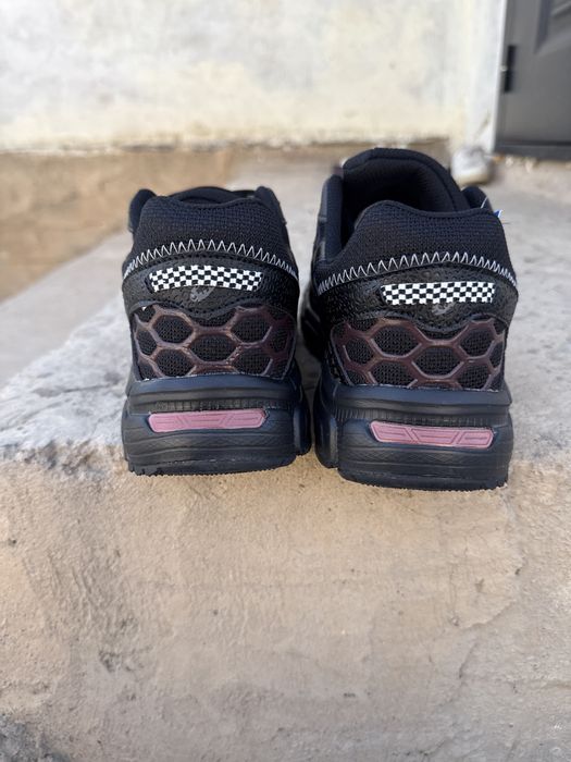 кросовки Asics.