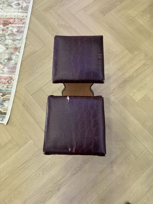 Куханный стол и уголок , стулья