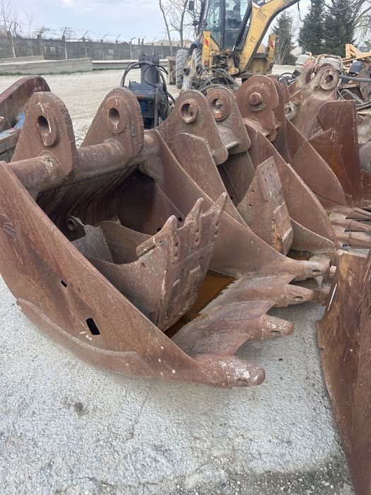 Dezmebrari utilaje, vanzari utilaje, atasamente si camioane.