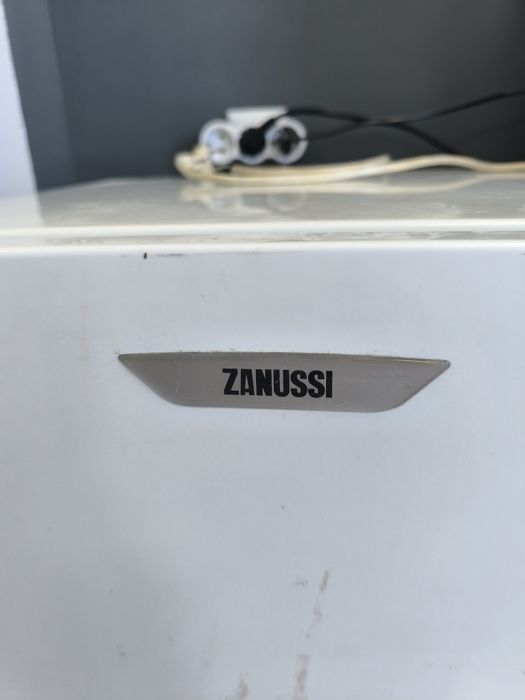 Продавам мини Хладилник