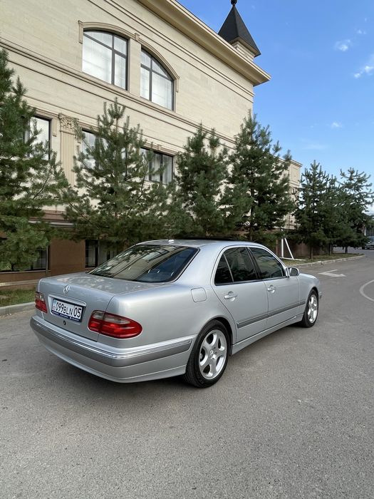 Мерседес Е320 в отличном состояний!