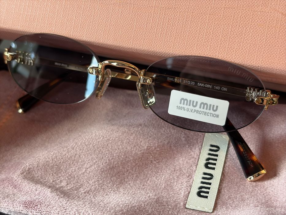 Ochelari de soare Miu Miu – eleganți și în stare foarte bună