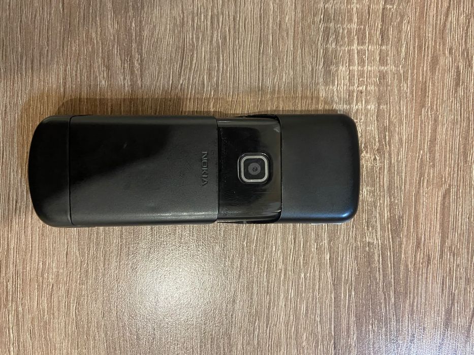 Nokia 8600 luna.
