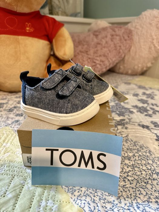 Бебешки обувки и буйки