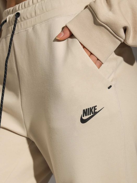 Nike Tech Fleece Jogger - Оригинално дамско долнище р-р 2XS-XS
