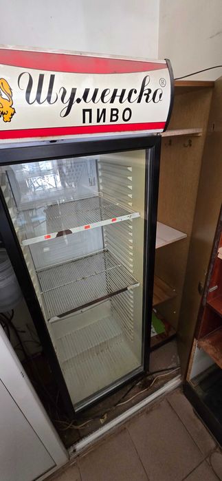 Продавам вертикална хладилна витрина