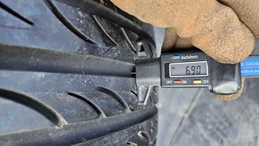 2бр гуми 235 40 18 пирели