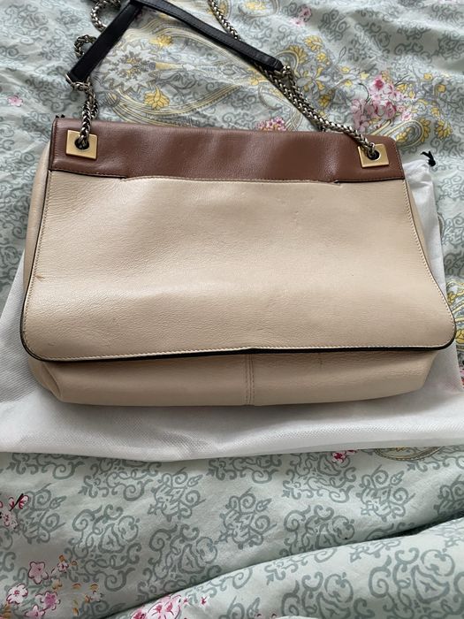 Geanta Furla din piele si accesorii aurii