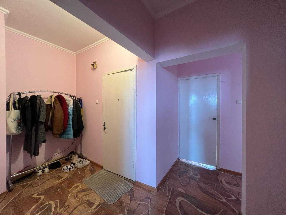 СРОЧНО !! Продаётся квартира в Яшнабаде 3/9/9 ( 75 кв/м ) Дворетц