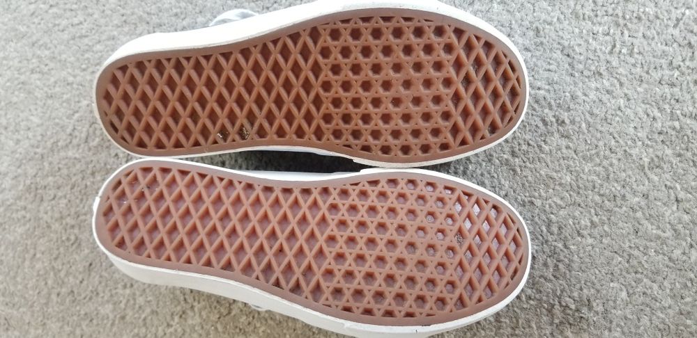 Vans снисърси , кожени.