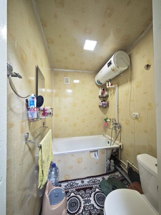 Срочно сотилади 2 хонали 3 этаж 4 этажлик дом