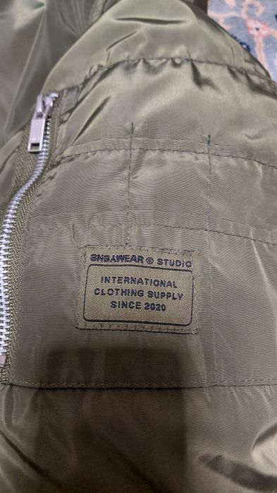 Куртка бомбер ..