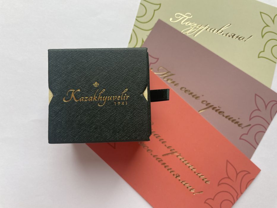 Продаю футляр для украшений.