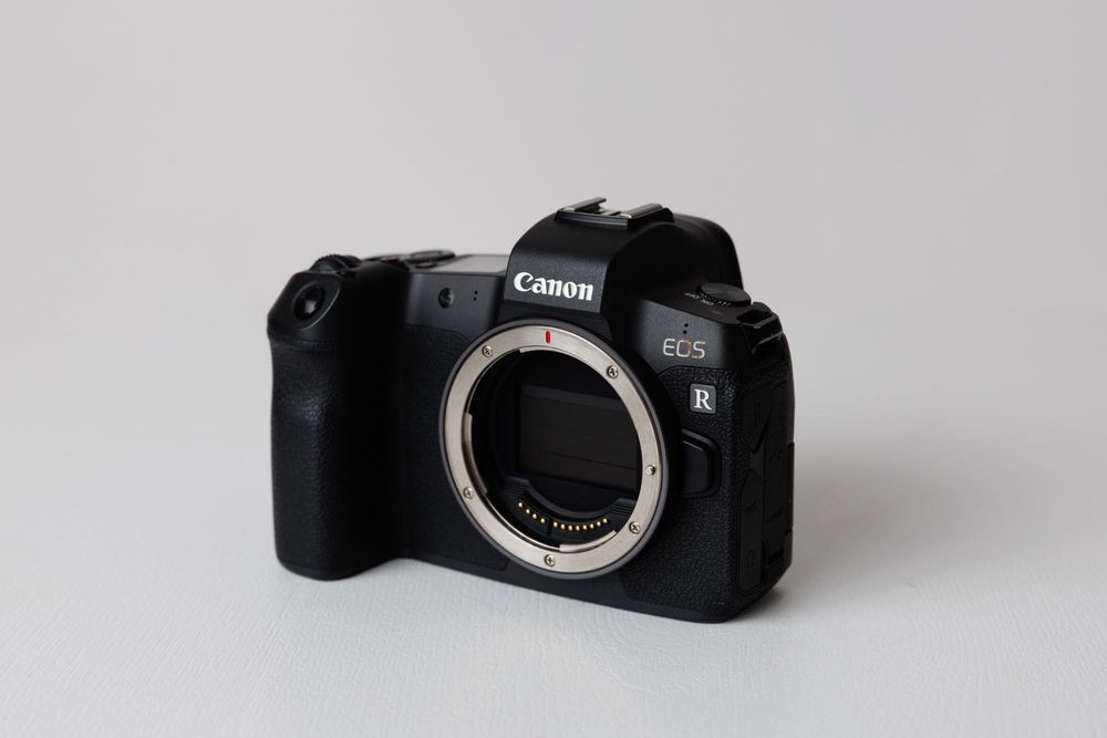Canon R фотоапарат