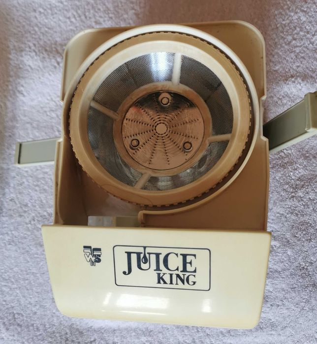 Storcator fructe centrifugal