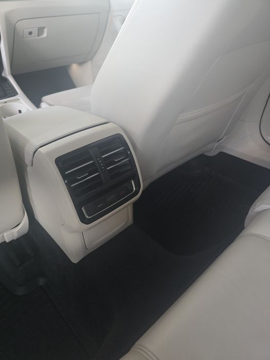 VW Passat B8 2.0 BiTDI 4x4 Automat / Full / Distronic / LED Adaptive / Park Assist