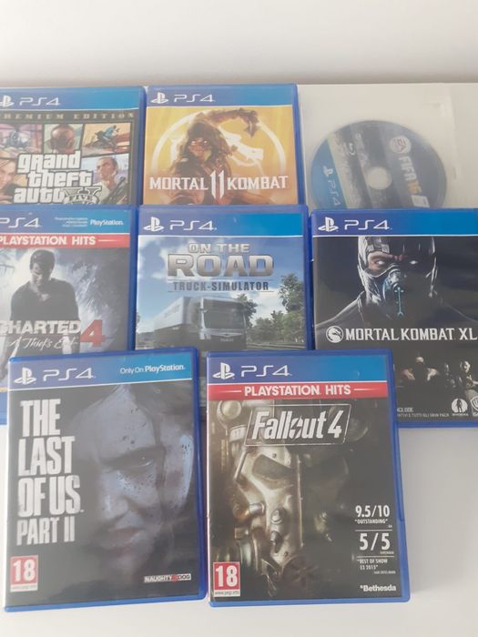 Vând joc PS Four Pro